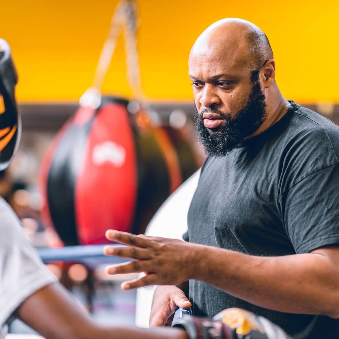 Coach Imana Academy pendant un entraînement